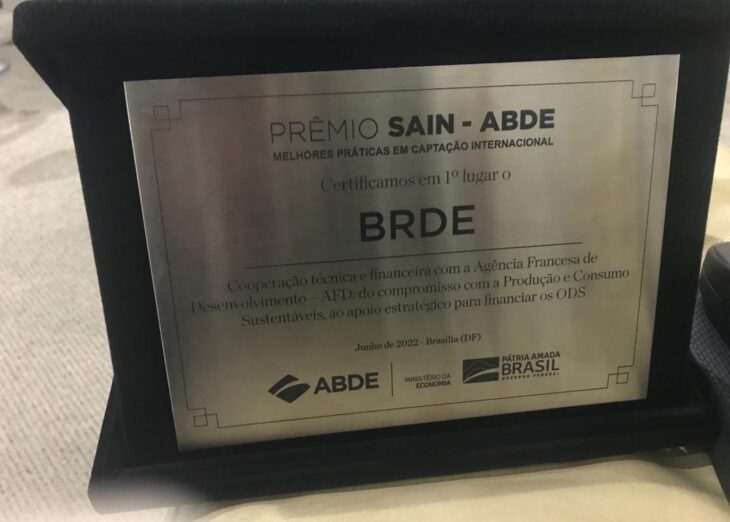 Parceria do BRDE com Agência Francesa de Desenvolvimento conquista Prêmio SAIN-ABDE