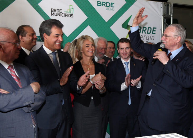 Em cerimônia concorrida, Orlando Pessuti assume a presidência do BRDE