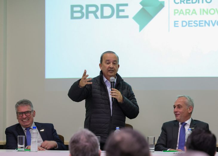 Kleinübing e Mauro Mariani são empossados no BRDE