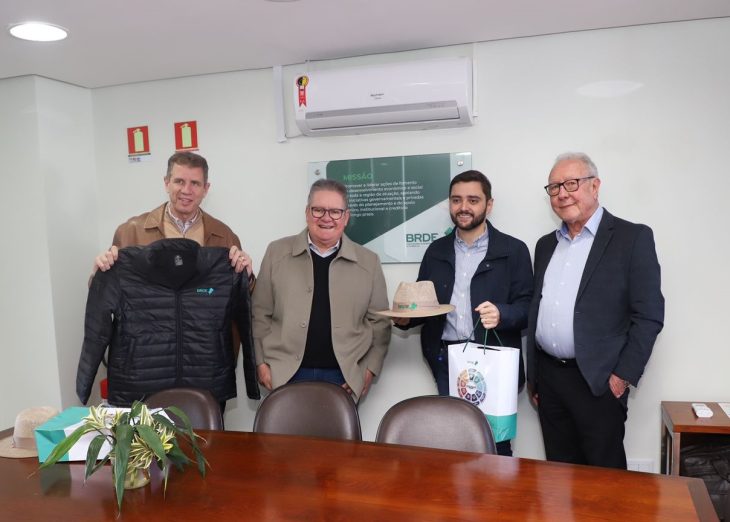 Casa BRDE na Expointer recebe visita do vice-governador