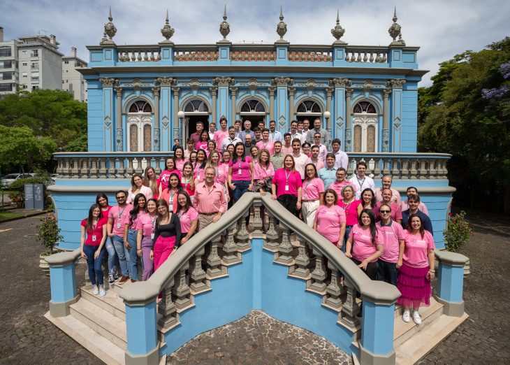 Em Curitiba, colaboradores do BRDE aderem a campanha do Outubro Rosa