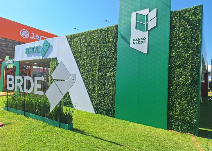 BRDE assina R$ 661,16 milhões em contratos e repasses de recursos no Show Rural 2024