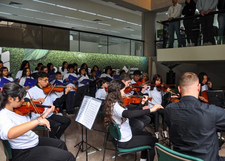 AGCUR comemora os 64 anos do BRDE com concerto de “Aprendizes de Beija Flor”