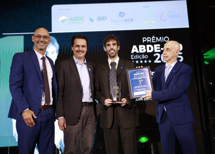 BRDE conquista 1º lugar no Prêmio ABDE-BID 2025 com artigo sobre inteligência artificial e inclusão financeira